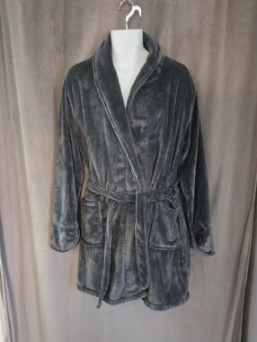 Size Large Cozy Plush Shawl-Collar Robe in Gray